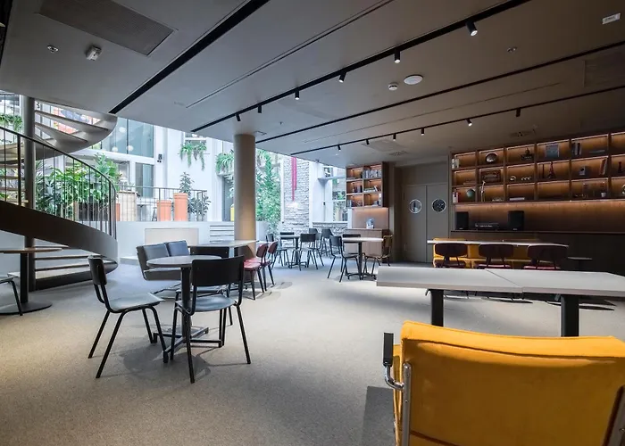 Maverick Athenaeum * Budapest