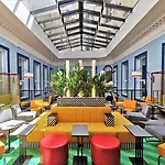 Maverick Athenaeum 旅馆