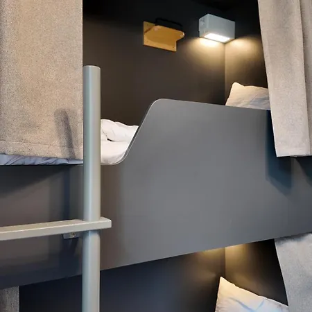 Maverick Athenaeum Albergue