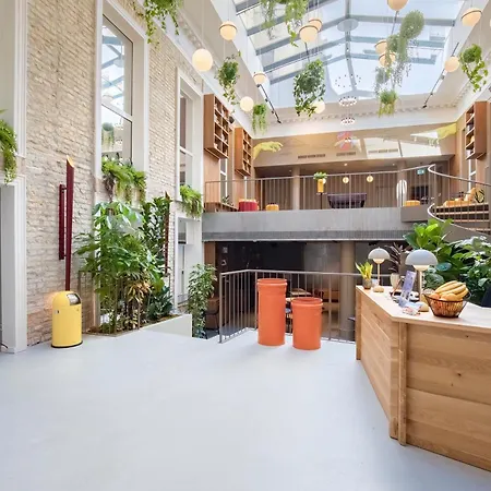 Maverick Athenaeum Hostel *