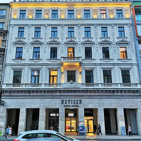 Maverick Athenaeum Hostel *