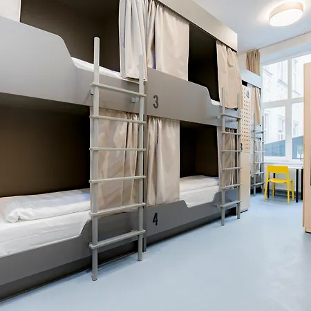 Maverick Athenaeum Hostel *