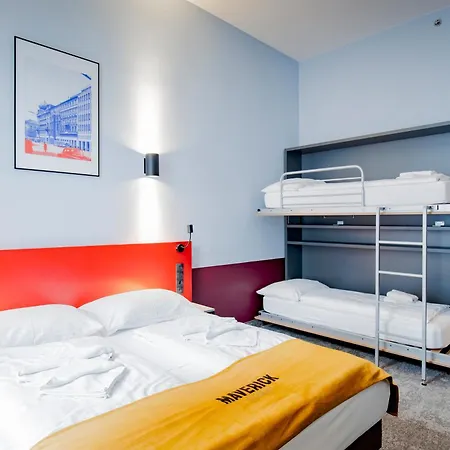 Maverick Athenaeum Hostel *