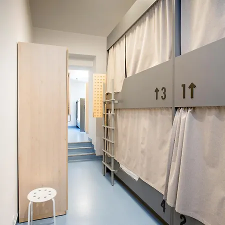 Maverick Athenaeum Hostel *