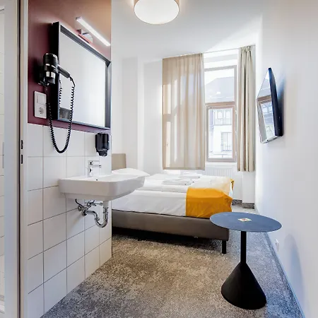 Maverick Athenaeum Hostel *
