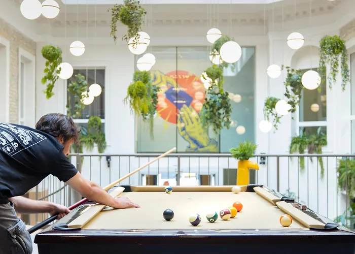 Maverick Athenaeum Hostel *