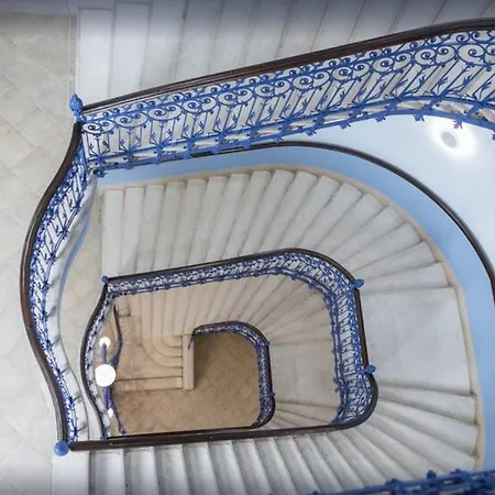 Maverick Athenaeum 旅馆