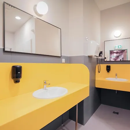 Maverick Athenaeum 旅馆